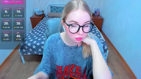 Snapshot of kim_girl_next_door chatting on December 2, 8:08 am KIM online show from December 2, 8:08 am