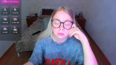 Snapshot of kim_girl_next_door chatting on January 17, 2:11 pm KIM online show from January 17, 2:11 pm