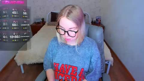 Snapshot of kim_girl_next_door chatting on March 2, 12:45 pm KIM online show from March 2, 12:45 pm