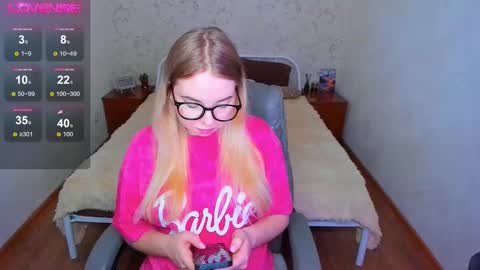 Snapshot of kim_girl_next_door chatting on March 5, 10:22 am KIM online show from March 5, 10:22 am