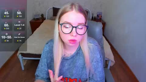 Snapshot of kim_girl_next_door chatting on March 7, 2:03 pm KIM online show from March 7, 2:03 pm