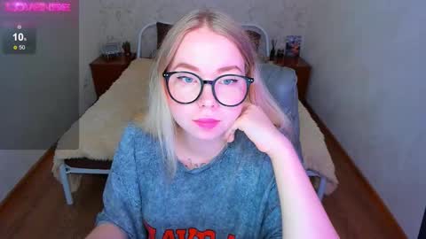 Snapshot of kim_girl_next_door chatting on March 9, 12:09 pm KIM online show from March 9, 12:09 pm