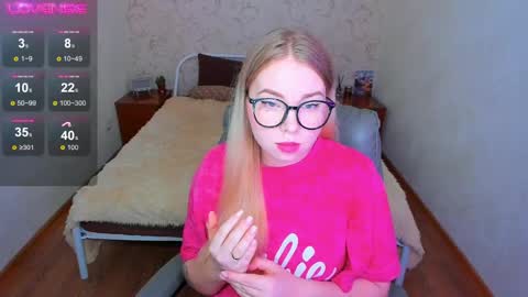 Snapshot of kim_girl_next_door chatting on March 14, 12:21 pm KIM online show from March 14, 12:21 pm