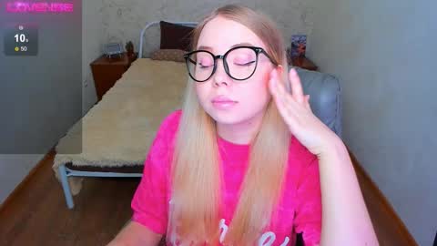 Snapshot of kim_girl_next_door chatting on March 21, 11:48 am KIM online show from March 21, 11:48 am