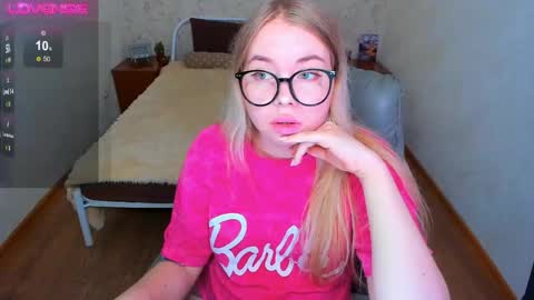 Snapshot of kim_girl_next_door chatting on March 23, 1:37 pm KIM online show from March 23, 1:37 pm