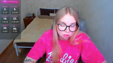 Snapshot of kim_girl_next_door chatting on March 24, 10:42 am KIM online show from March 24, 10:42 am