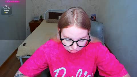 Snapshot of kim_girl_next_door chatting on April 5, 12:46 pm KIM online show from April 5, 12:46 pm