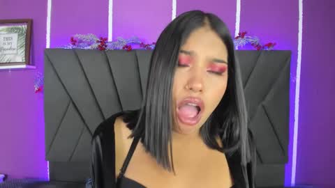 kim  online show from February 8, 10:40 pm