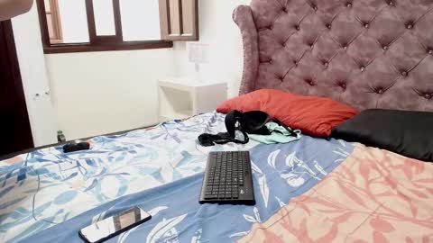 K I M online show from January 11, 1:53 pm