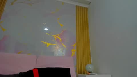 K I M online show from October 10, 1:32 pm