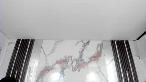 K I M online show from October 18, 1:01 pm