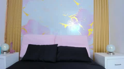 K I M online show from October 20, 9:26 pm