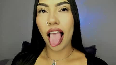 kim_mouth17 online show from May 21, 5:36 am
