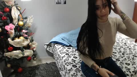 Snapshot of kimandyuk chatting on December 21, 5:40 pm Kim  Yuk online show from December 21, 5:40 pm