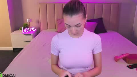 kimberlly_smith online show from May 19, 12:16 am