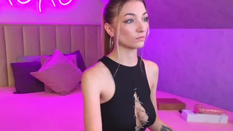 kimberlly_smith online show from July 1, 11:48 pm
