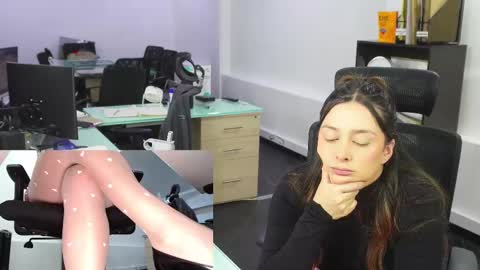 Snapshot of kimberly_clars chatting on February 21, 9:00 pm Kimberly 1200-1900 GMT-5 online show from February 21, 9:00 pm