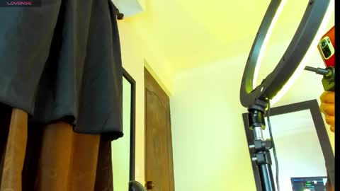 Kimberly Banks online show from May 16, 10:36 am