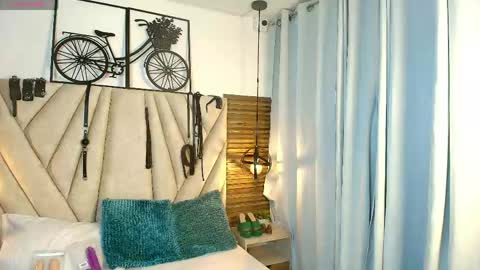 kimberlyfox_t online show from May 6, 12:43 pm
