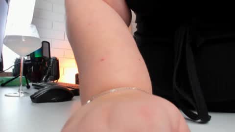 Snapshot of kimberlymaran chatting on February 2, 3:17 pm The one that you wont be able to forget online show from February 2, 3:17 pm