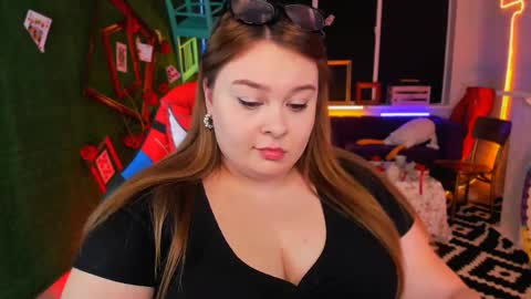 Snapshot of kimberlymaran chatting on February 22, 3:25 pm The one that you wont be able to forget online show from February 22, 3:25 pm