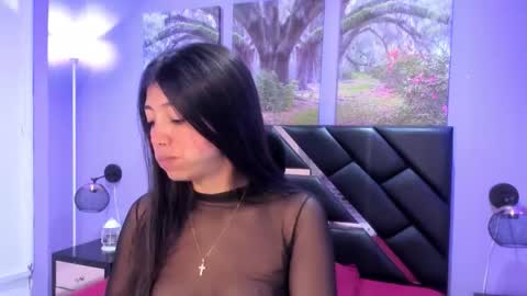 Kimberly Villalobos online show from December 5, 11:30 am