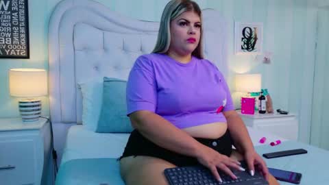 KimBrooks online show from December 19, 11:06 am