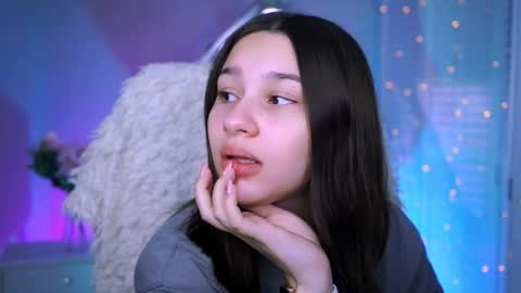 kimclarks online show from November 19, 12:27 pm