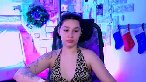 kimclarks online show from January 8, 2:52 pm