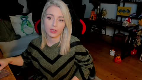 Wolfs Girl online show from October 22, 6:18 pm