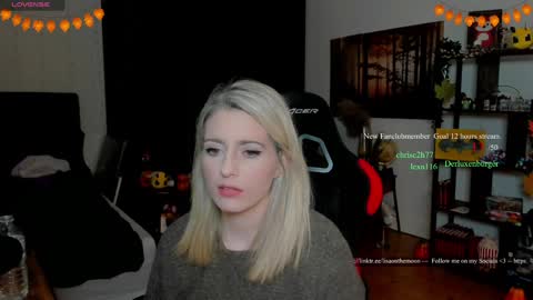 Wolfs Girl online show from November 22, 7:24 pm