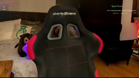 Snapshot of kimilee22 chatting on March 15, 6:25 pm Wolfs Girl online show from March 15, 6:25 pm