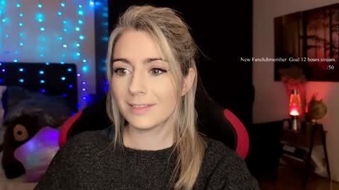 Snapshot of kimilee22 chatting on March 16, 5:50 pm Wolfs Girl online show from March 16, 5:50 pm