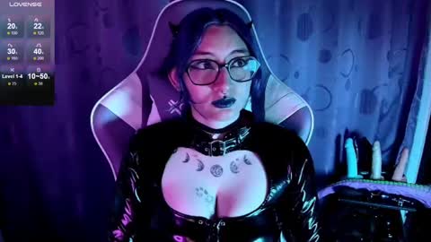   online show from September 25, 1:37 pm