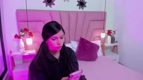 kimluna1 online show from February 14, 4:15 pm