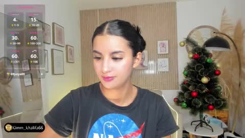 Snapshot of kimm_khalifa chatting on January 8, 1:53 am Kim online show from January 8, 1:53 am