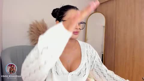 Snapshot of kimm_khalifa chatting on October 31, 1:39 am Kim online show from October 31, 1:39 am