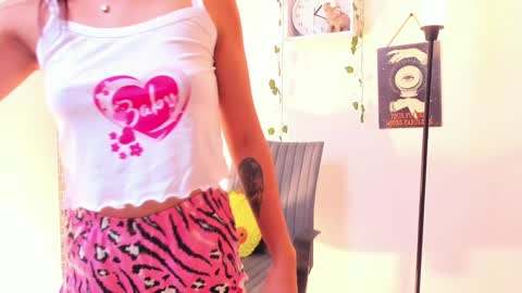 Kimm online show from December 1, 8:31 pm