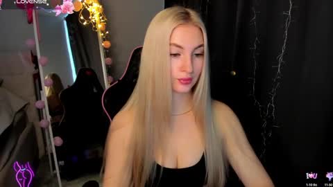 kimmy1_powell online show from March 30, 2:34 am