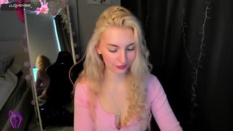 kimmy1_powell online show from May 3, 2:50 am
