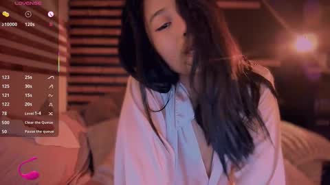 Snapshot of kimmy_chi chatting on November 12, 6:19 pm Lo online show from November 12, 6:19 pm