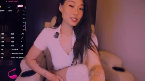 Snapshot of kimmy_chi chatting on April 27, 5:11 pm Lo online show from April 27, 5:11 pm