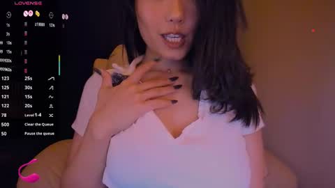Snapshot of kimmy_chi chatting on June 23, 5:22 pm Lo online show from June 23, 5:22 pm