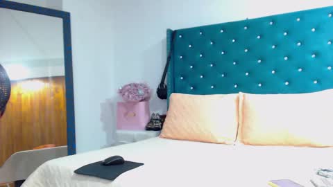 Kim online show from December 17, 2:45 pm