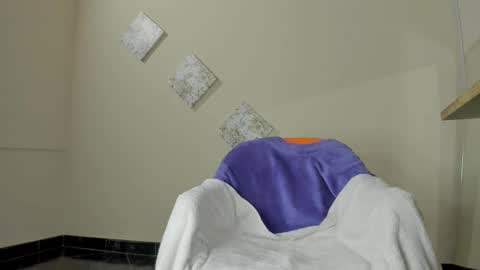 Snapshot of kimthompsonn chatting on November 25, 8:47 am Kim Thompson online show from November 25, 8:47 am