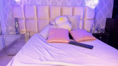 Kim  online show from January 17, 7:50 pm