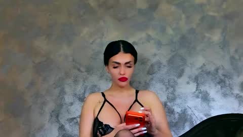 Snapshot of kimwilmes chatting on May 8, 2:00 pm Kim Wilmes online show from May 8, 2:00 pm