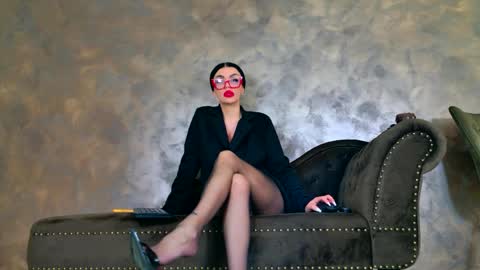 Snapshot of kimwilmes chatting on May 16, 2:16 pm Kim Wilmes online show from May 16, 2:16 pm