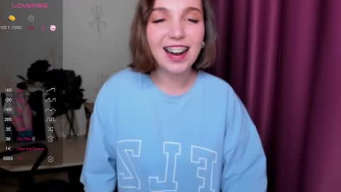 Snapshot of kindhazelhere_ chatting on December 28, 5:03 pm Hazel online show from December 28, 5:03 pm
