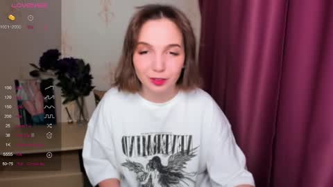 Snapshot of kindhazelhere_ chatting on January 14, 1:04 am Hazel online show from January 14, 1:04 am
